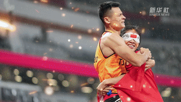 103918ymtbej0771le3i2d.gif