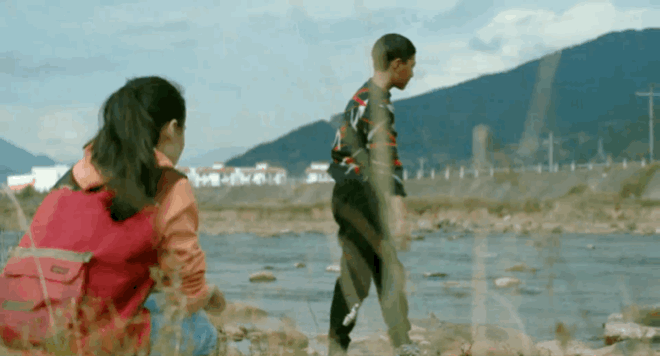 082428kclyzznyd4avelyx.gif