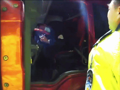 085343bdi2j762ip2h9bf6.gif