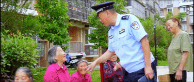 164735nl0bozp1e06j0bjc.gif