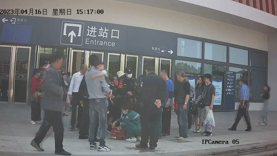 141902us6kmzcietqe37d6.gif