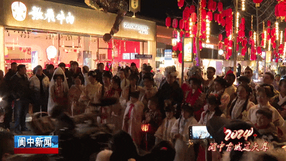 102137bd77j0d400dds35g.gif