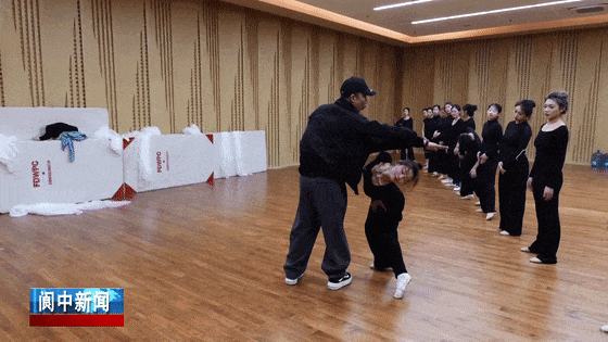 112255dscqf4h9h4c64h5k.gif