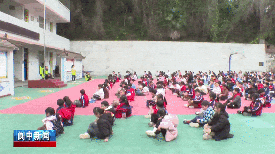 141948m4x1bz4ere3uee1g.gif